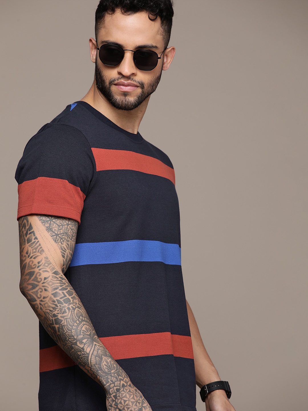 

The Roadster Lifestyle Co. Round Neck Striped T-shirt, Navy blue
