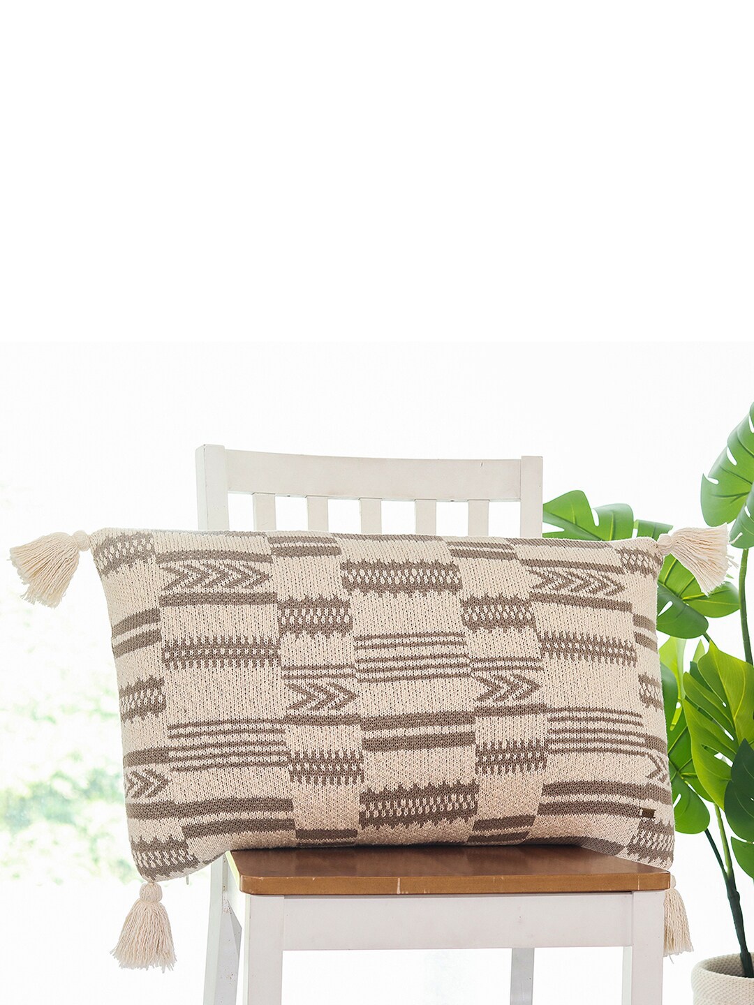 

Pluchi Beige & Brown Geometric Cotton Rectangle Cushion Covers