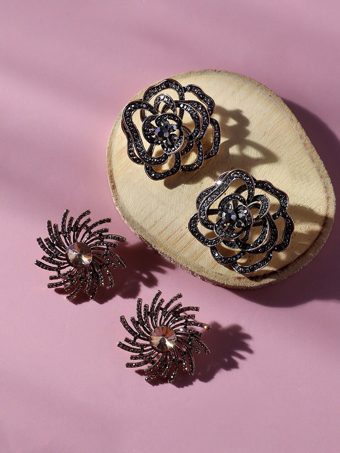 

SOHI Set Of 2 Gold-Plated Contemporary Stud Earrings