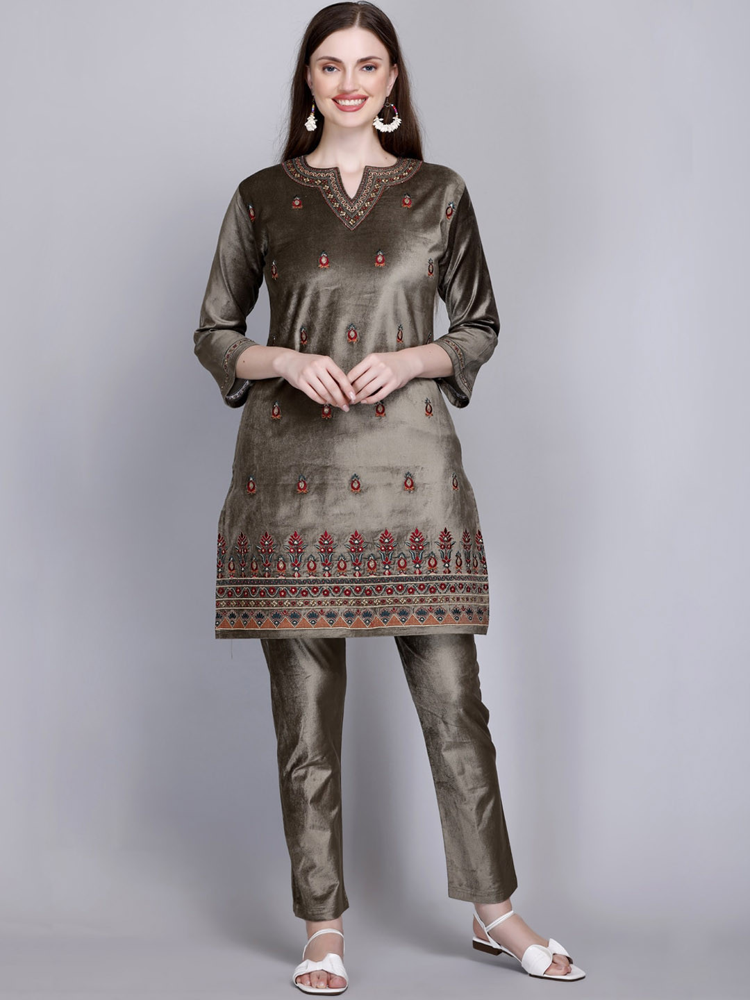 

VELVTINE Ethnic Motifs Embroidered Pure Wool Kurta With Trouser, Green