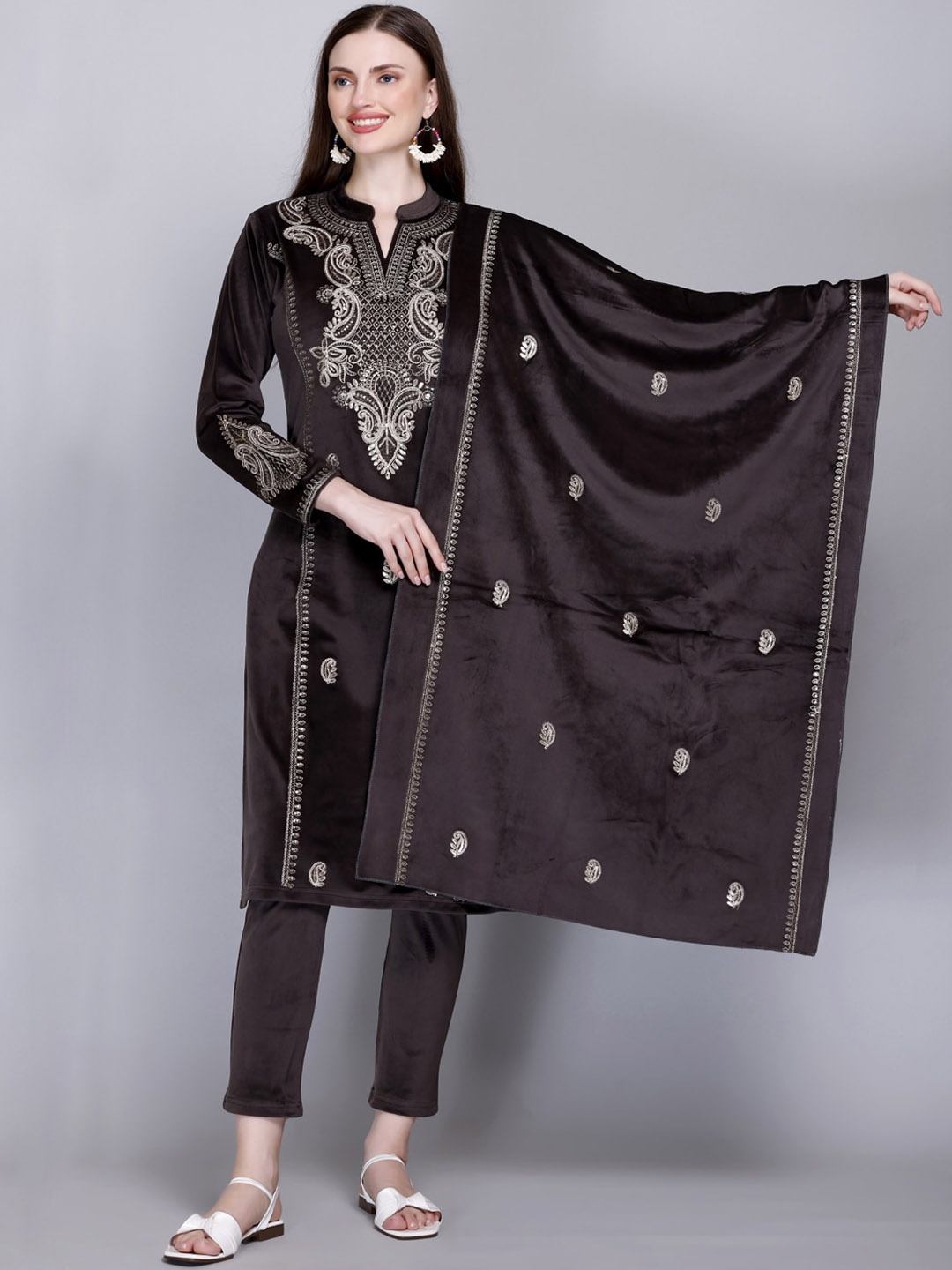 

VELVTINE Paisley Embroidered Mandarin Collar Sequinned Kurta with Trousers & With Dupatta, Grey