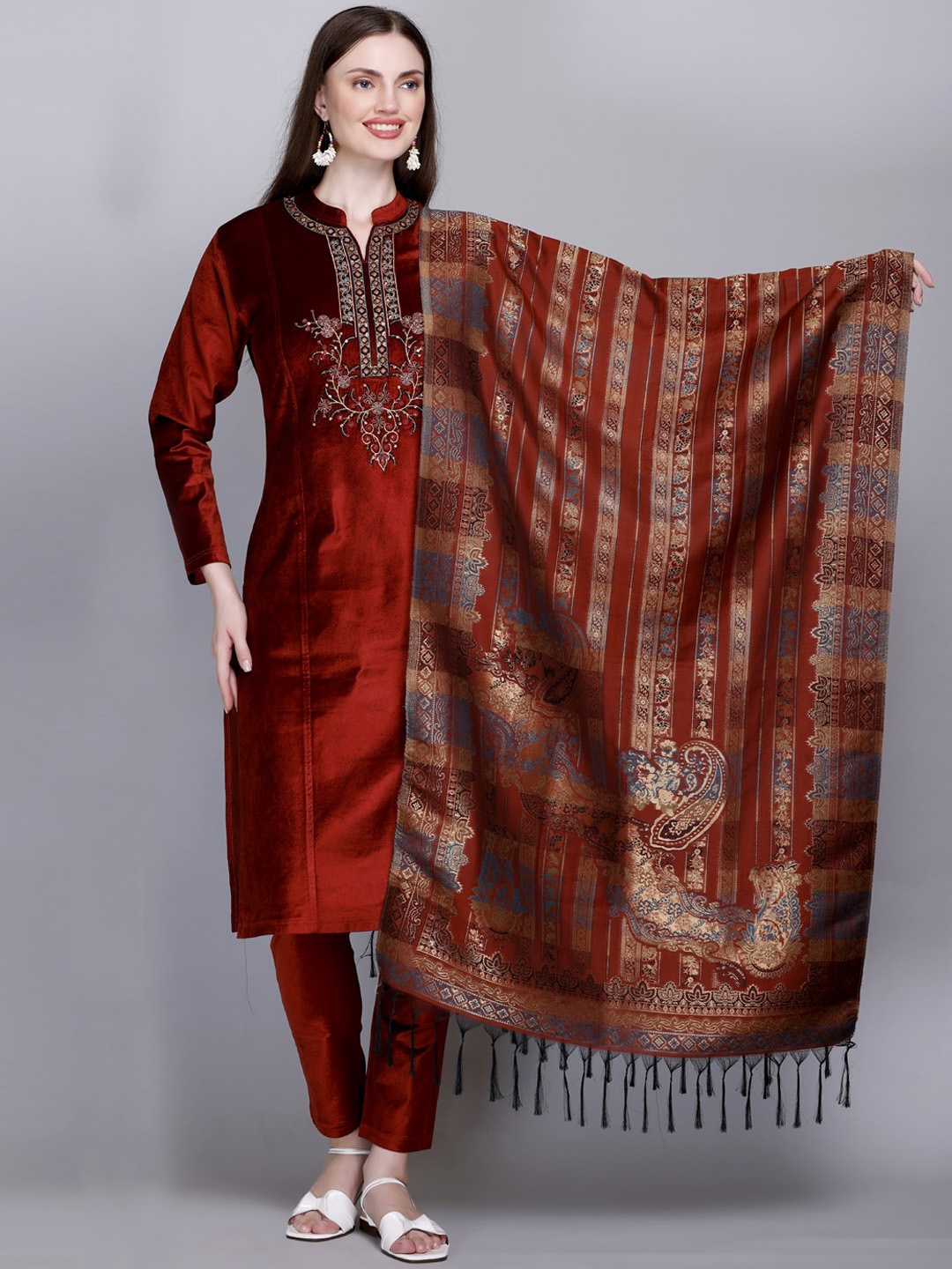 

VELVTINE Ethnic Motifs Embroidered Sequinned Pure Wool Kurta with Trousers & With Dupatta, Red