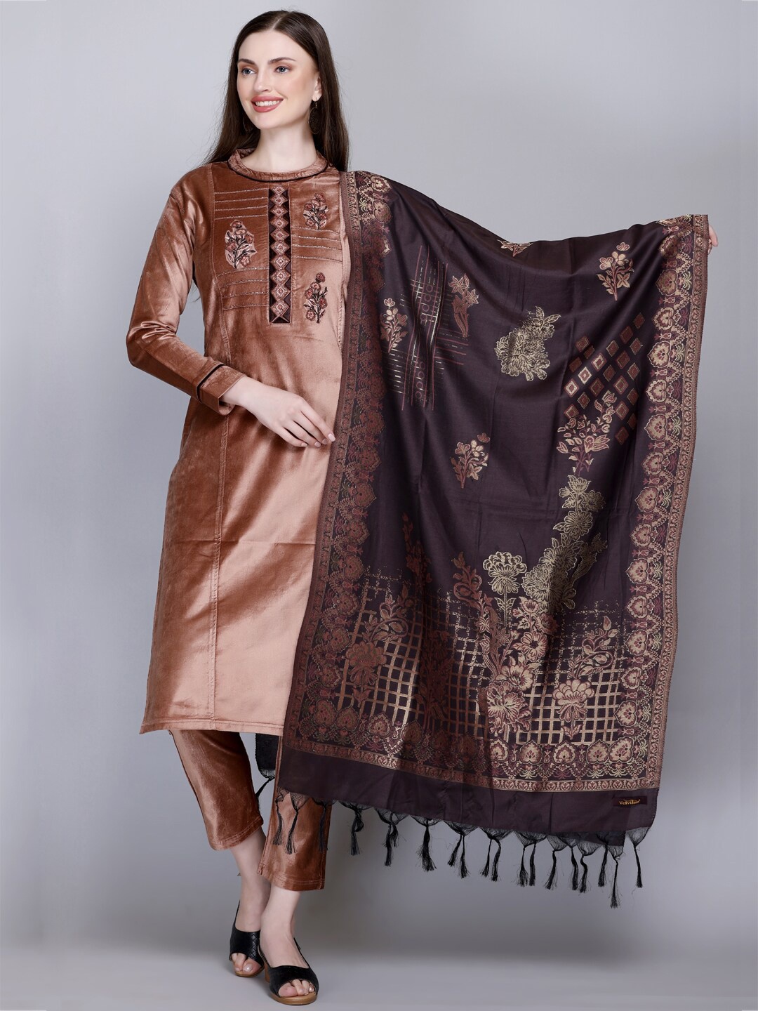 

VELVTINE Ethnic Motifs Embroidered Regular Kurta with Trousers & Dupatta, Peach