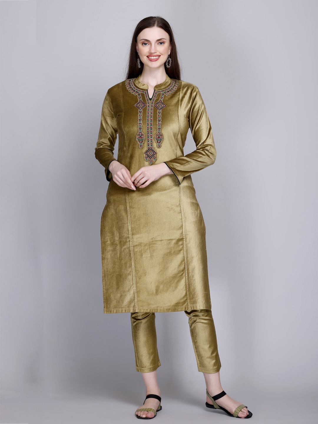 

VELVTINE Ethnic Motifs Yoke Design Thread Work Pure Wool Kurta with Trousers & Dupatta, Green