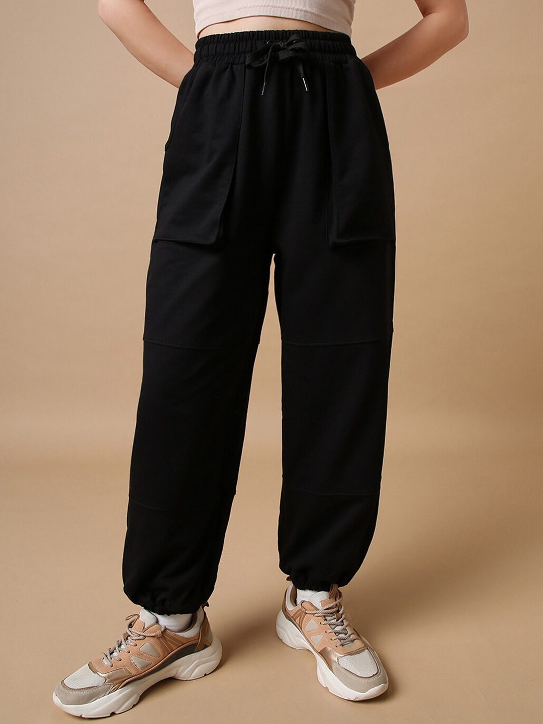 

Bewakoof Air 1.0 Women Oversized Joggers, Black