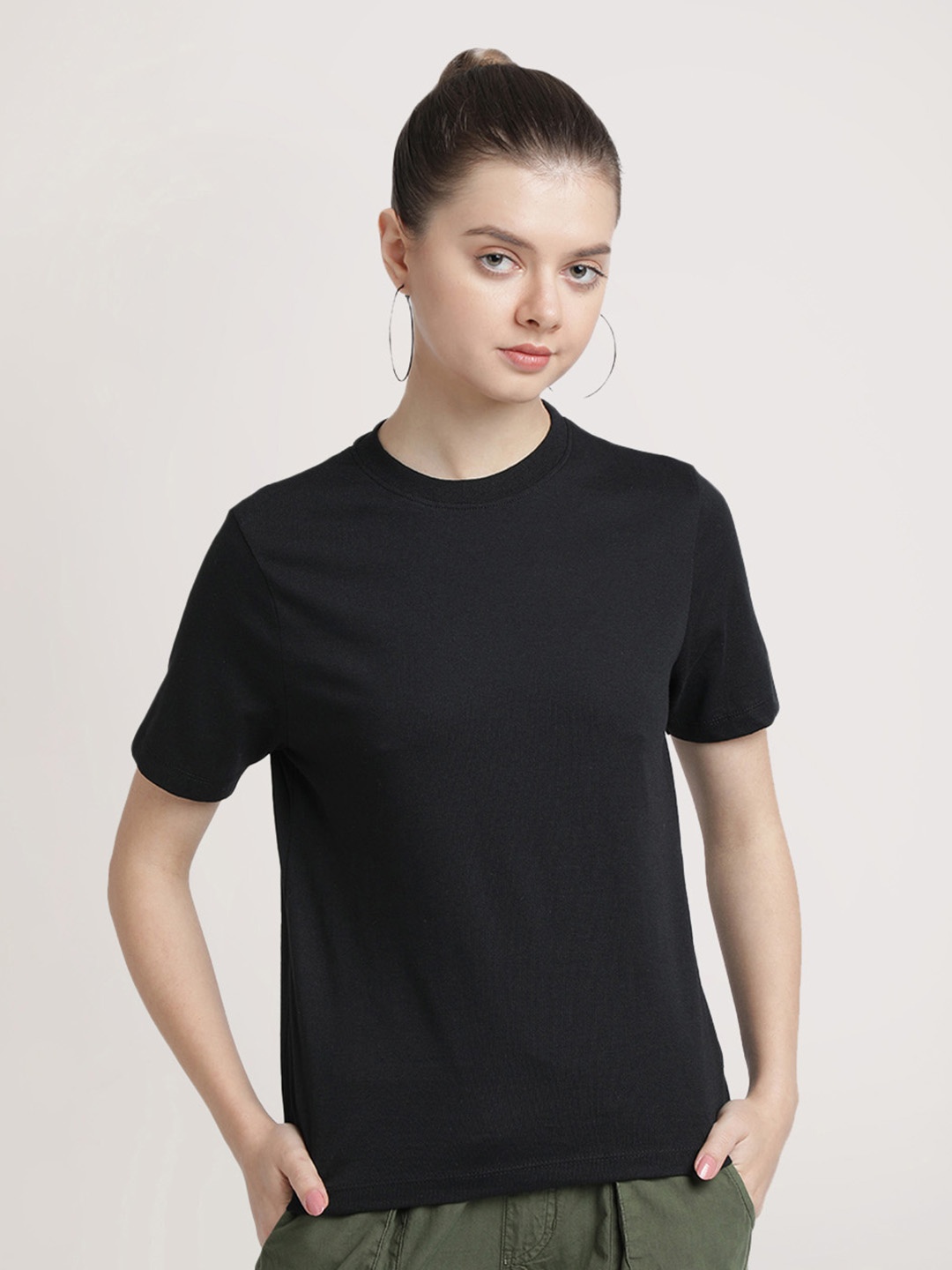 

Bene Kleed Round Neck Short Sleeves Sustainable T-shirt, Black