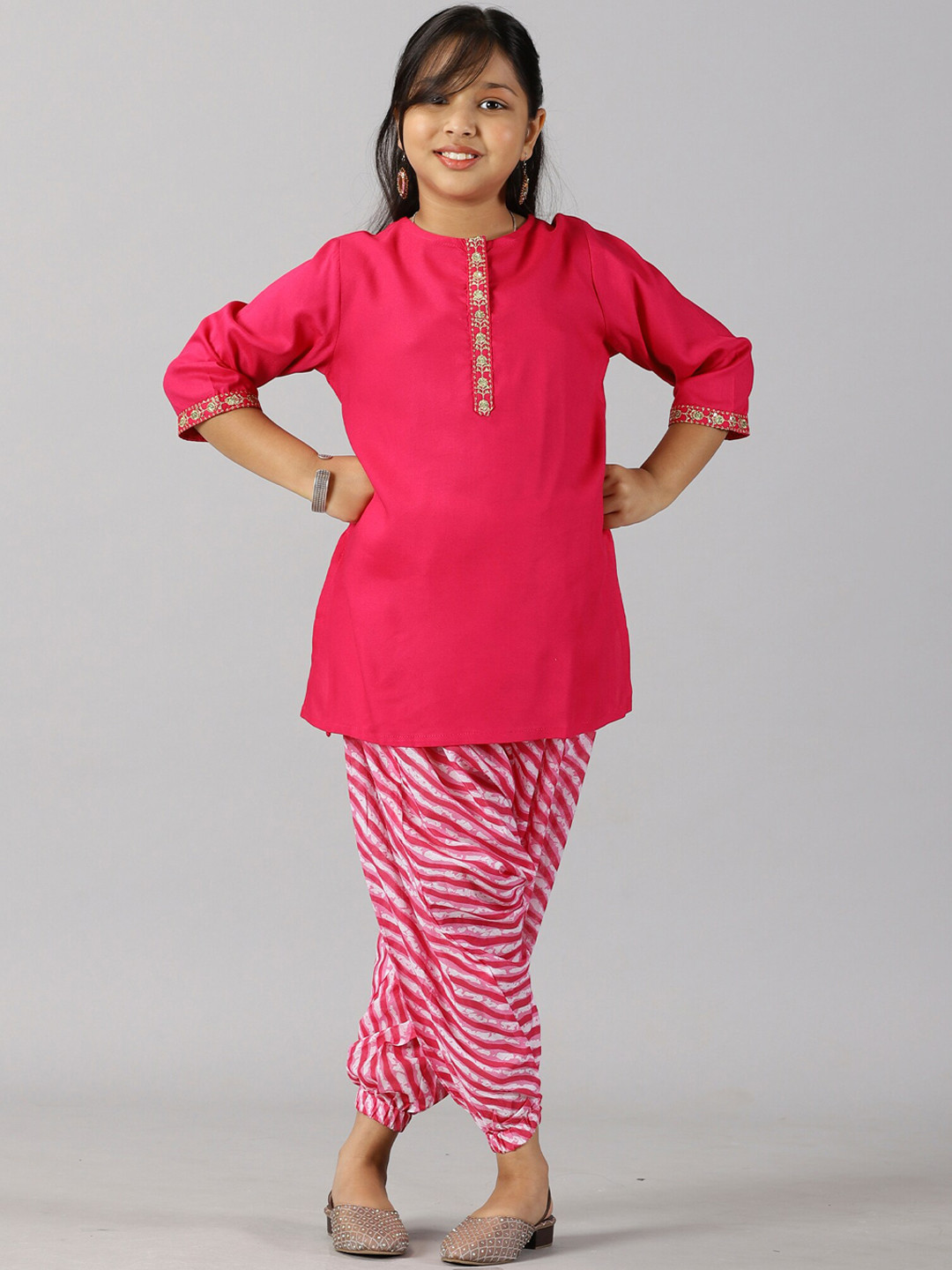 

KiddoPanti Girls Sequinned Regular Kurta With Patiala, Pink