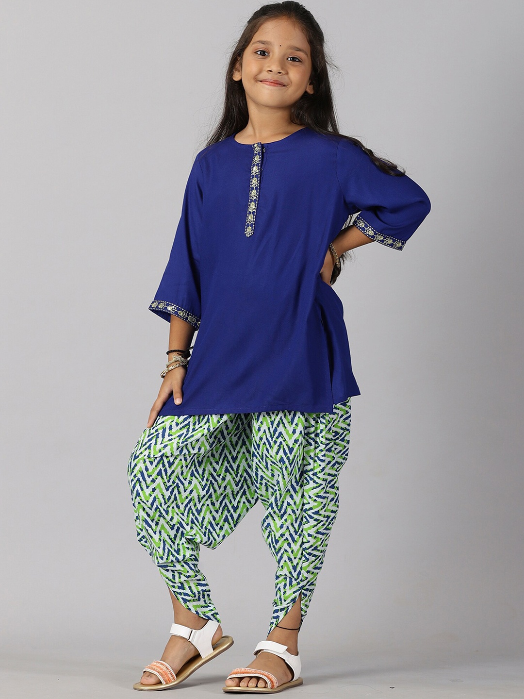 

KiddoPanti Girls Sequinned Regular Kurta With Patiala, Blue