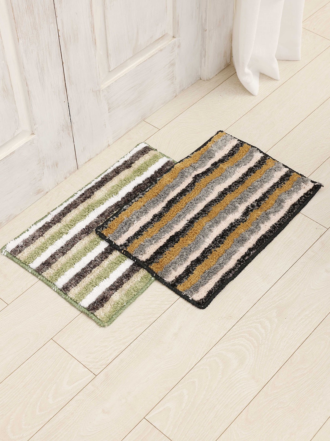 

Ariana Green & Orange-color 2 Pieces Microfiber Anti-Skid Bath Rugs, White