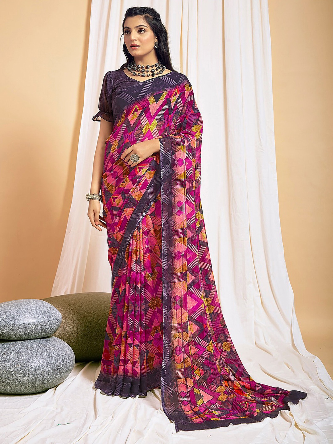 

Kasak Abstract Printed Pure Chiffon Saree, Pink