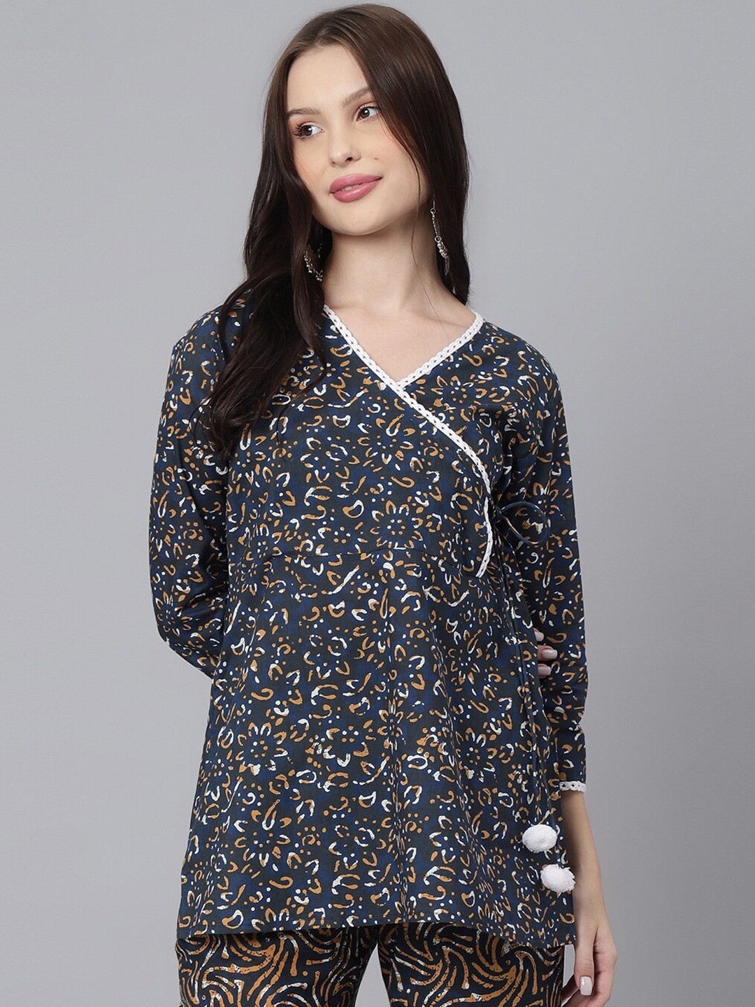 

DECKEDUP Floral Printed V-Neck Top With Trouser, Green
