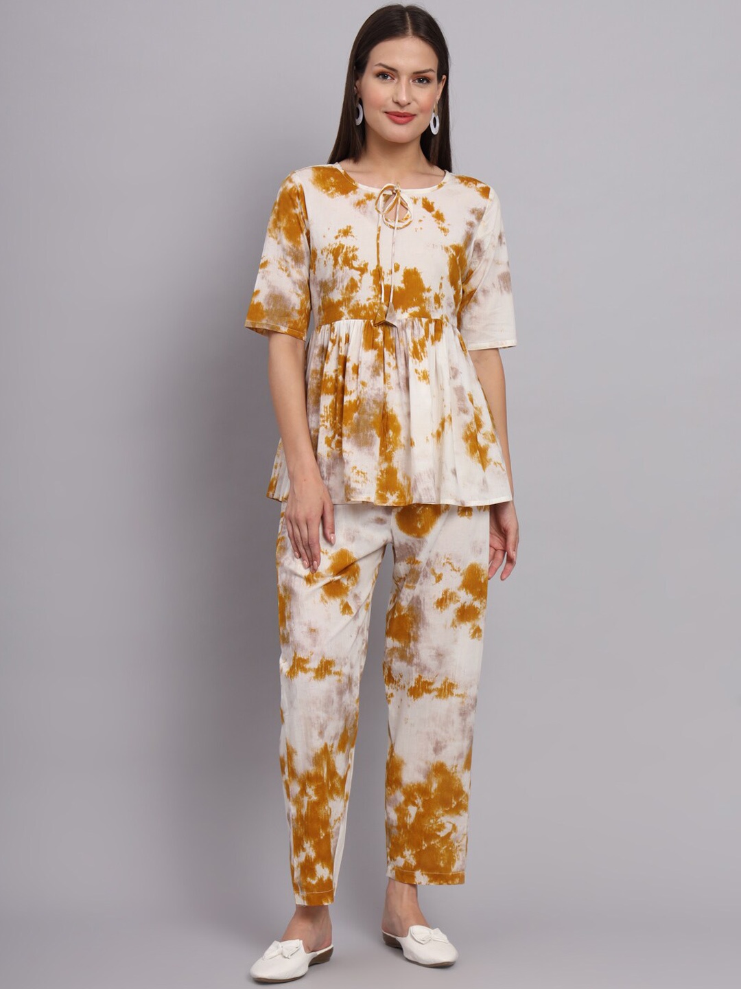 

DECKEDUP Tie & Dye Printed Key-Hole Neck Top With Trousers, White