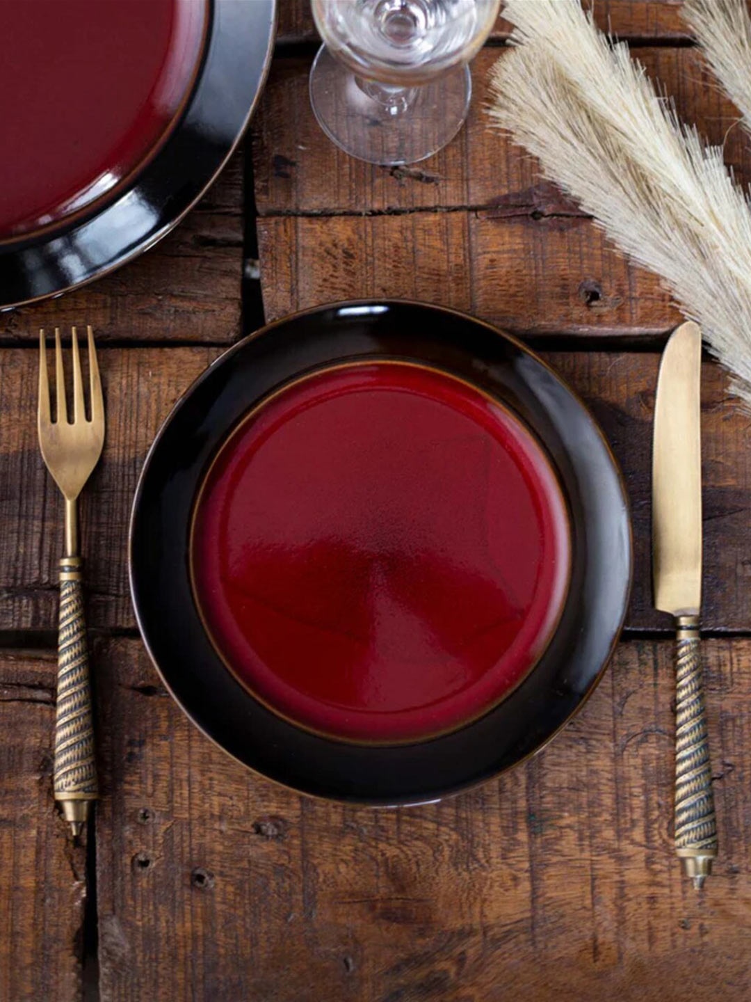 

THEDECORKART Red & Black Printed Ceramic Matte Plate