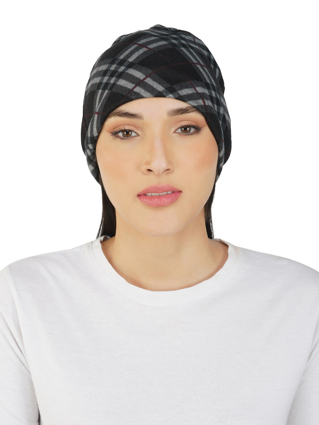 

iSWEVEN Unisex Black & White Printed Beanie