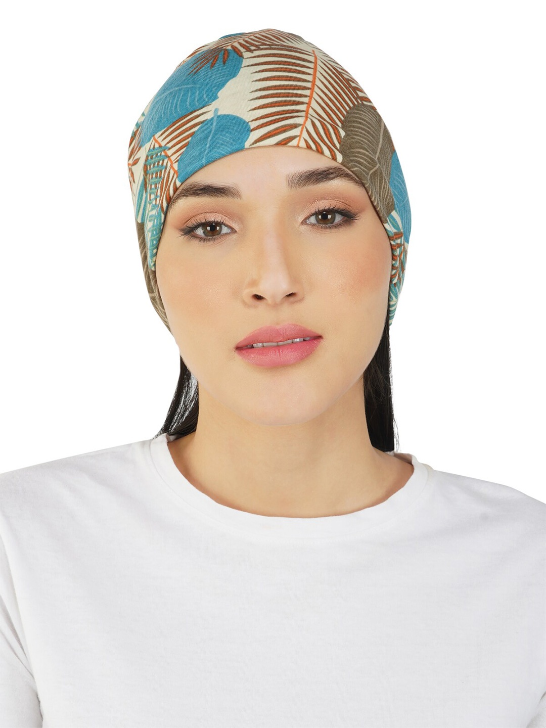 

iSWEVEN Unisex White & Blue Printed Beanie