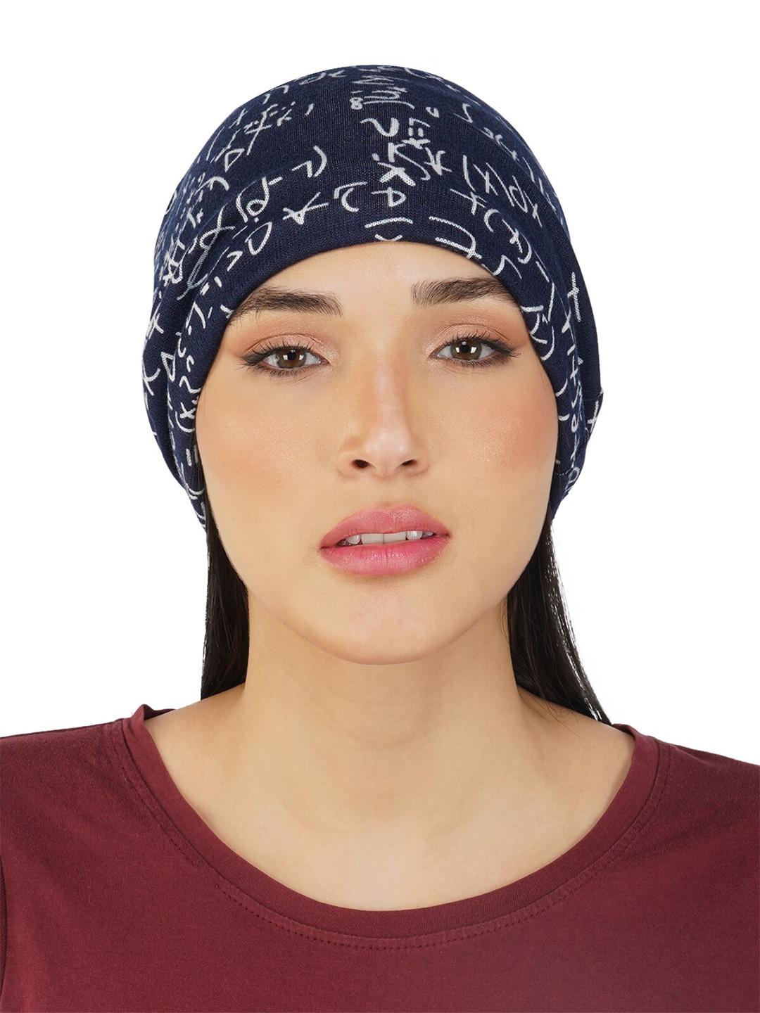 

iSWEVEN Unisex Blue & White Printed Beanie