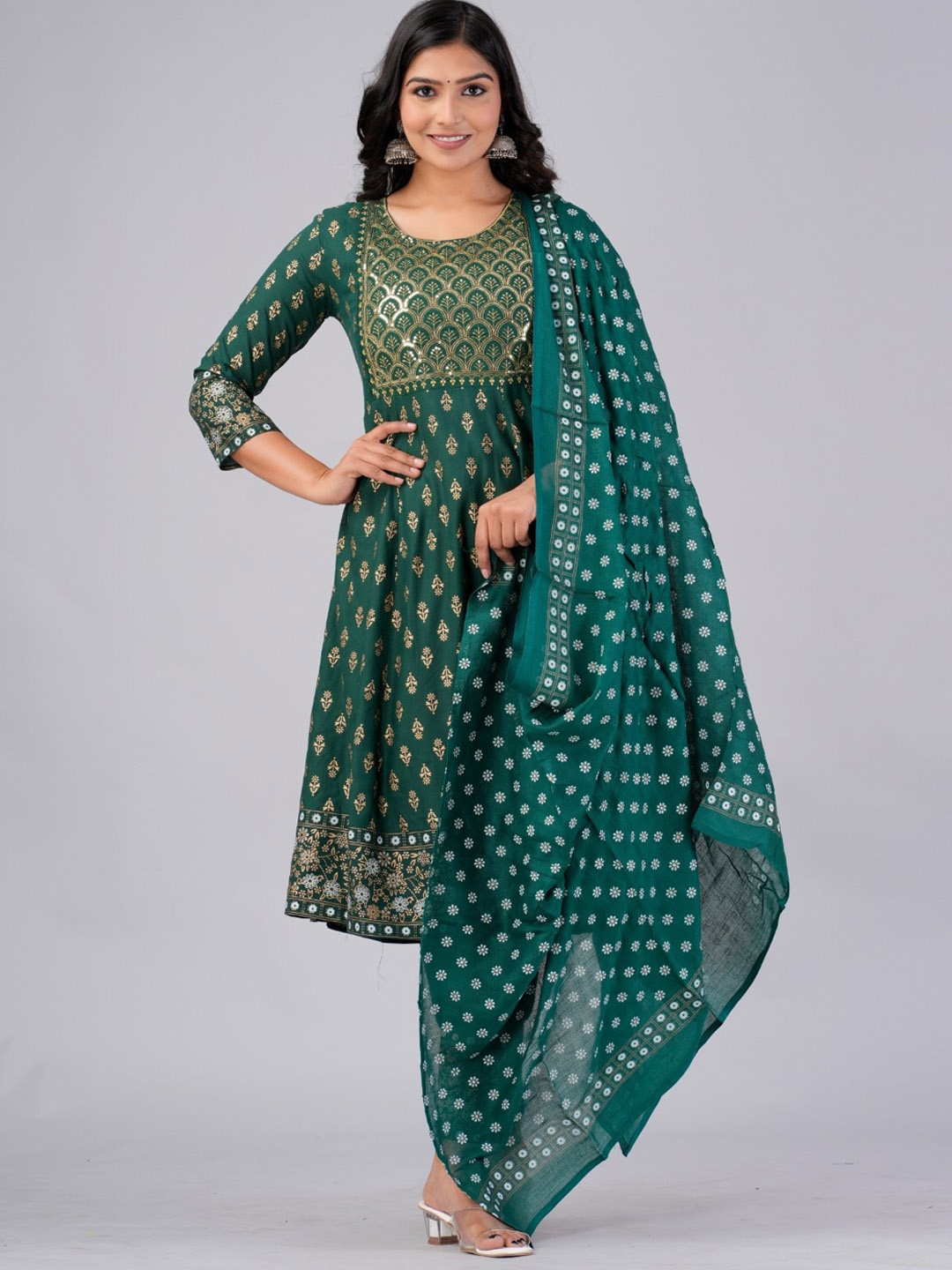 

MAUKA Ethnic Motifs Printed Empire Sequinned Kurta with Trousers & Dupatta, Green