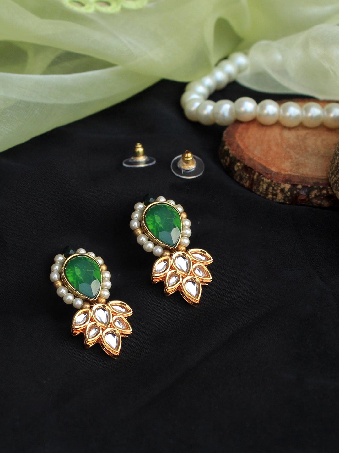 

BeAbhika Kundan Stud Earrings, Gold