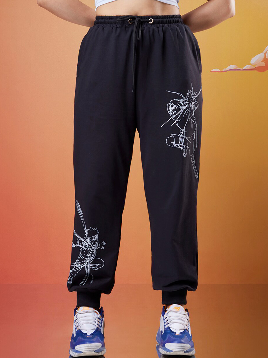 

Bewakoof Official Naruto Merchandise Naruto Pose Graphic Printed Super Loose Fit Joggers, Black