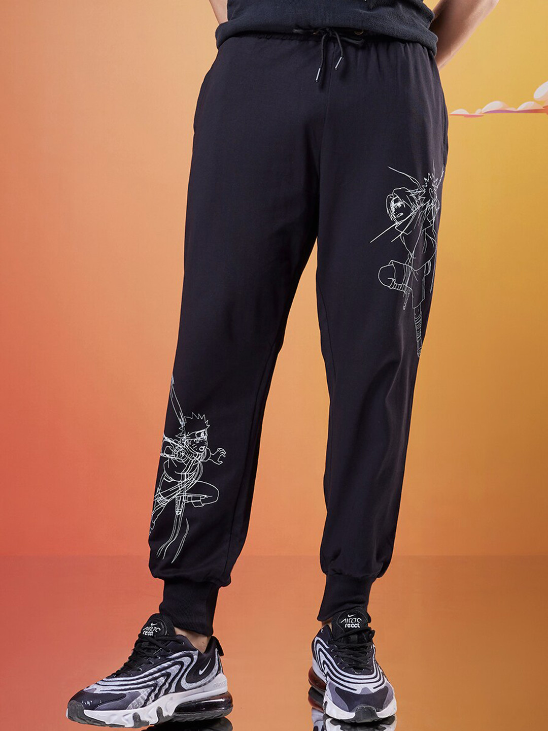 

Bewakoof Official Naruto Merchandise The Rivals Graphic Printed Super Loose Fit Joggers, Black
