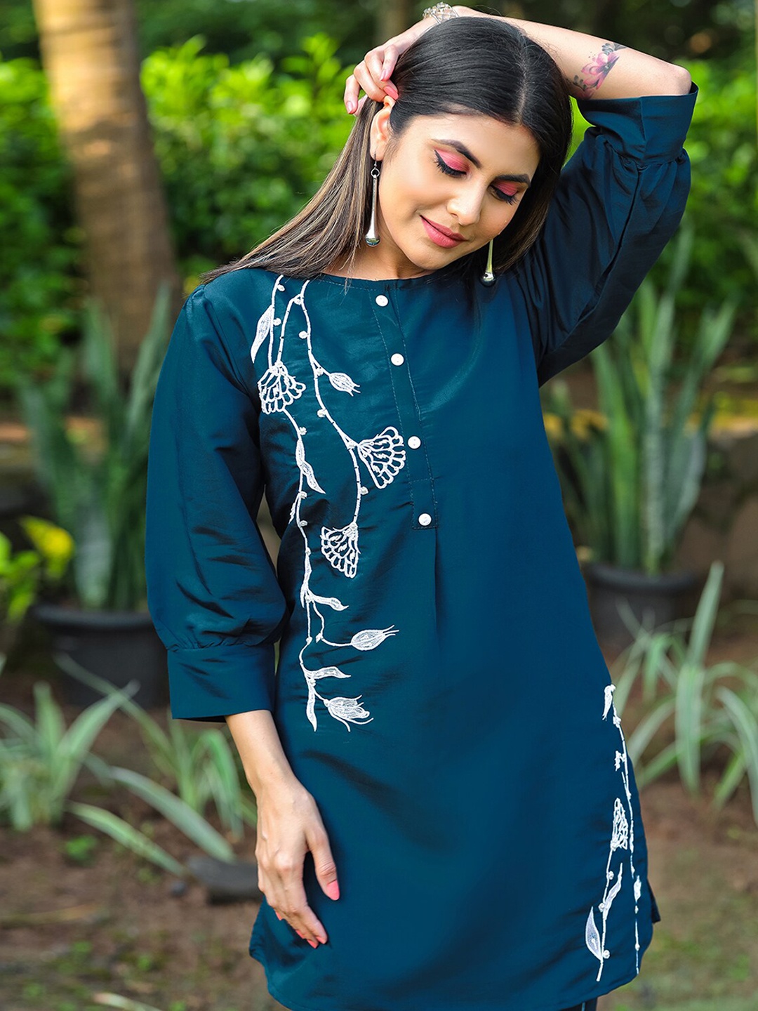 

Kiana Embroidered Tunic & Trousers Co-Ords, Blue