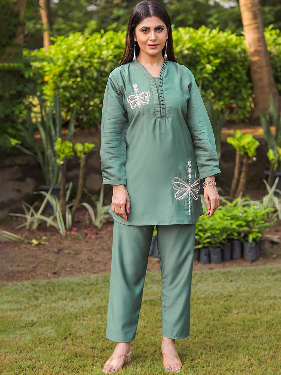 

Kiana Embroidered Kurti With Trousers, Sea green