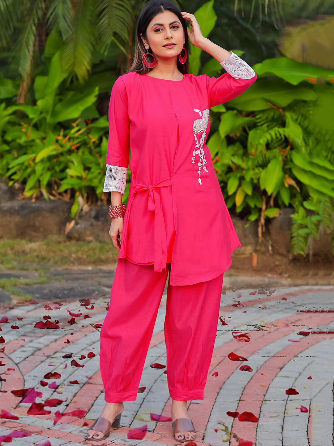 

Kiana Embellished Sequinned Kurti With Trousers, Pink
