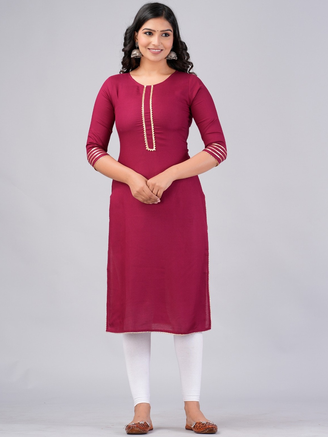 

MAUKA Round Neck Gotta Patti Straight Kurta, Maroon