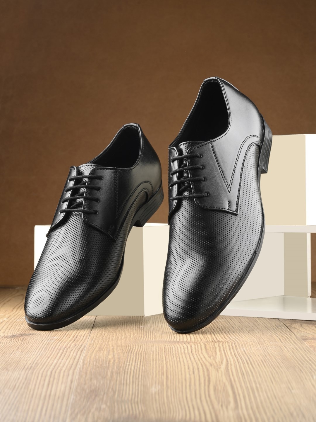 

HERE&NOW Men Black Perforations Formal Derbys