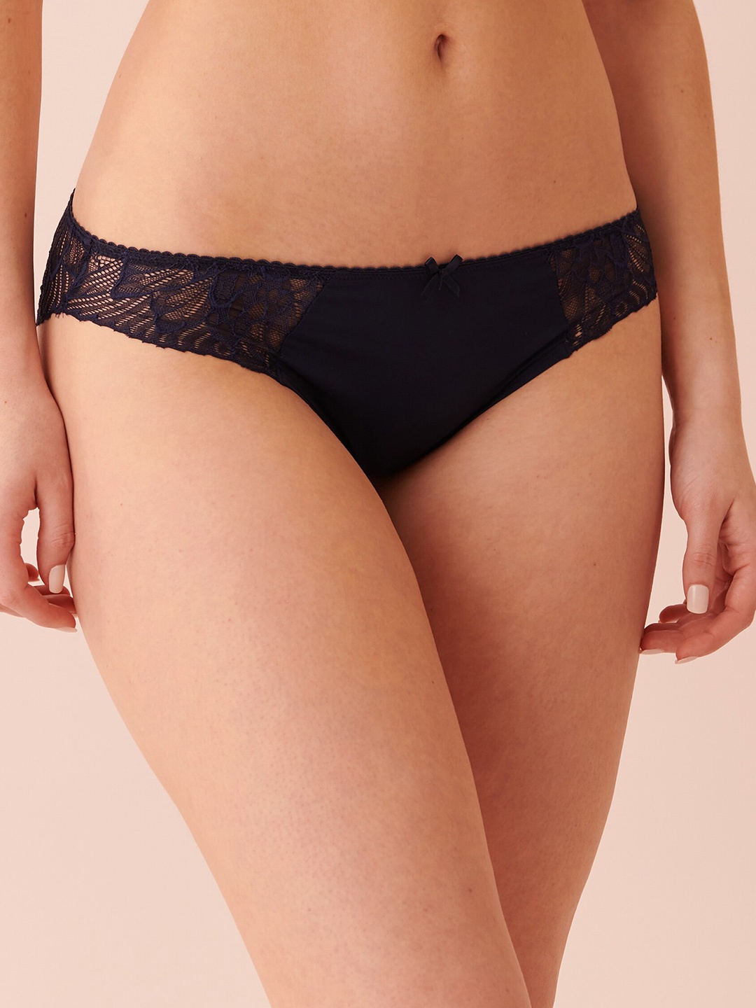 

La Vie en Rose Self design Lace Mid-Rise Bikini Briefs, Blue