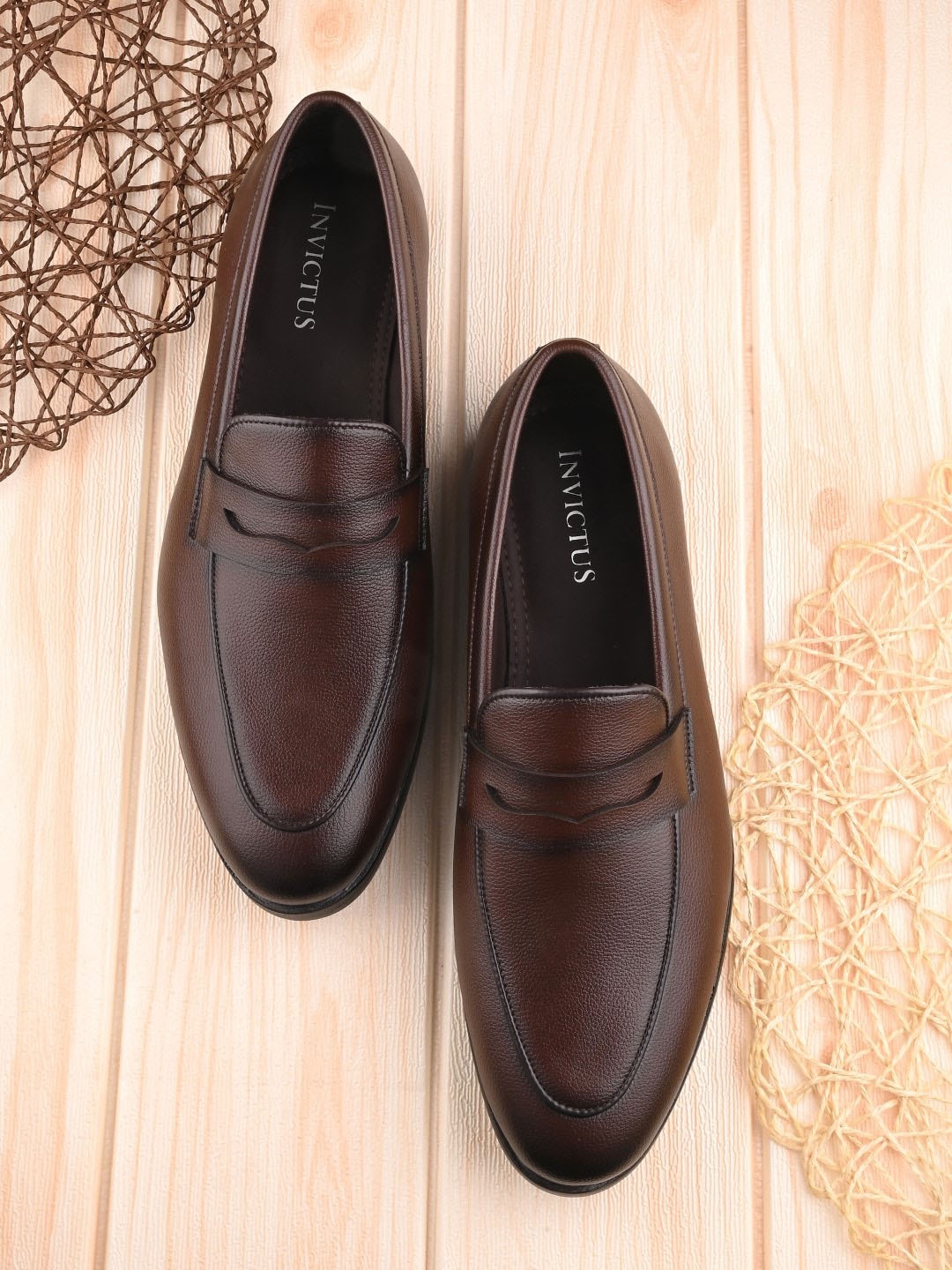 

INVICTUS Men Textured Formal Penny Loafers, Brown