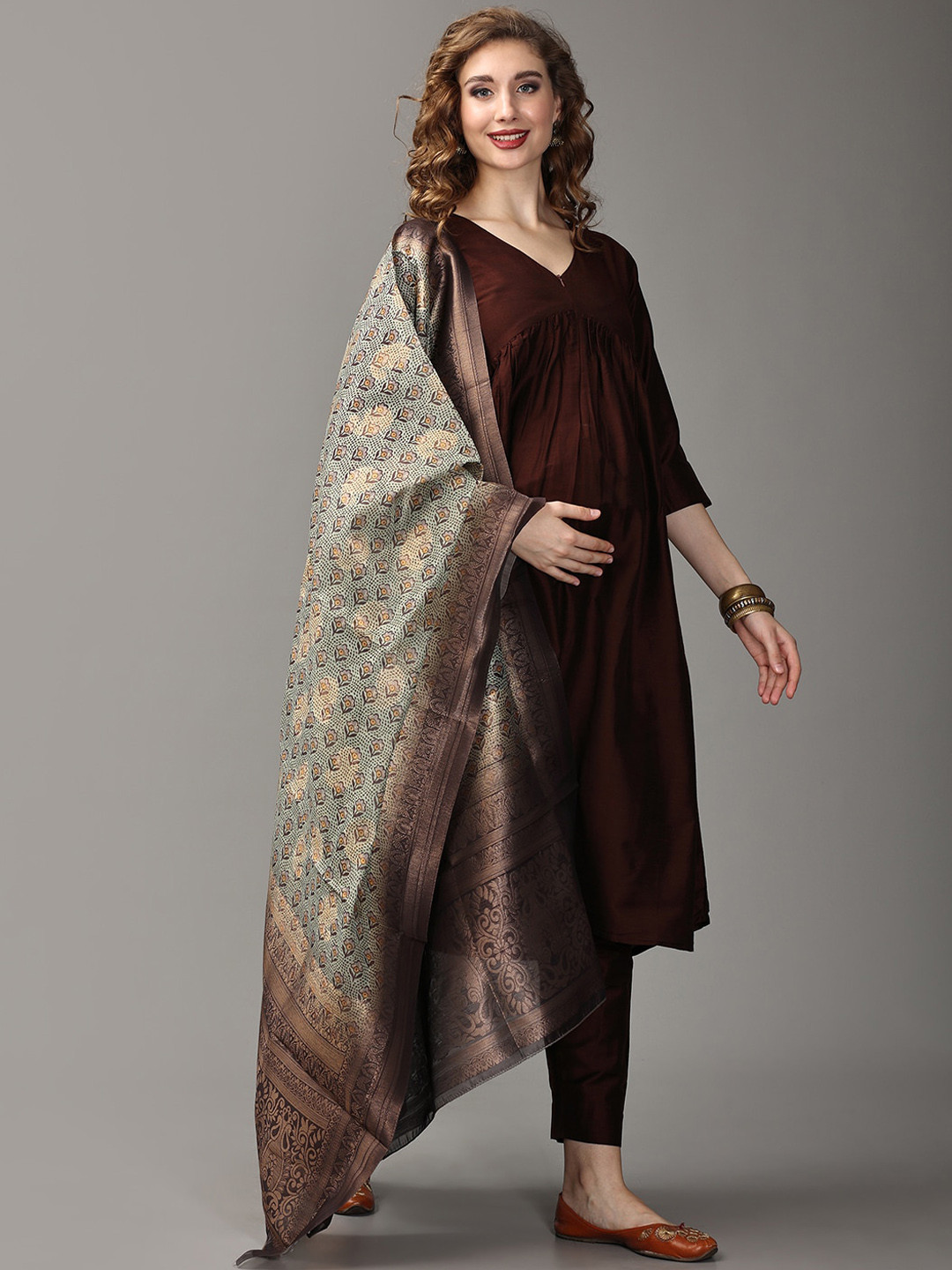 

The Mom Store V-Neck Raw Silk Maternity Kurta With Trousers & Dupatta, Maroon