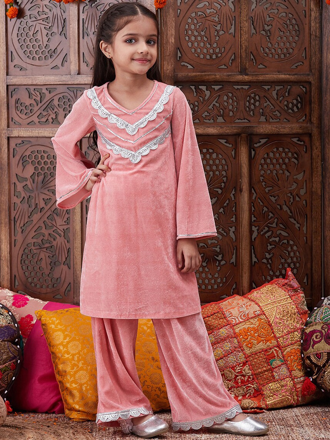 

pspeaches Girls Regular Gotta Patti Velvet Kurta with Salwar, Peach