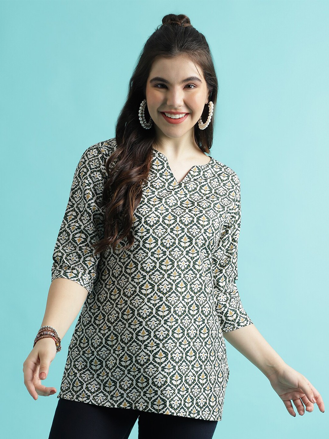 

J Turritopsis Ethnic Motifs Printed Round Neck Straight Kurti, Green