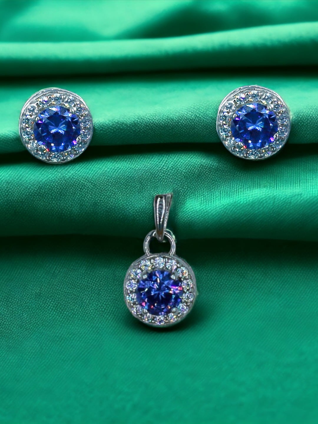 

Taraash 925 Sterling Silver CZ Studded Jewellery Set