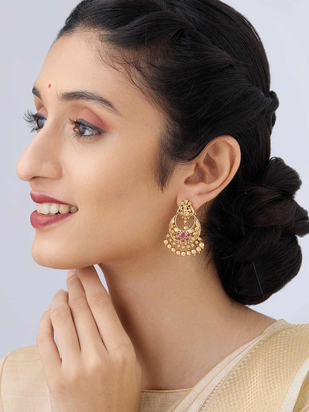 

Kushal's Fashion Jewellery Gold-Plated Classic Chandbalis Earrings