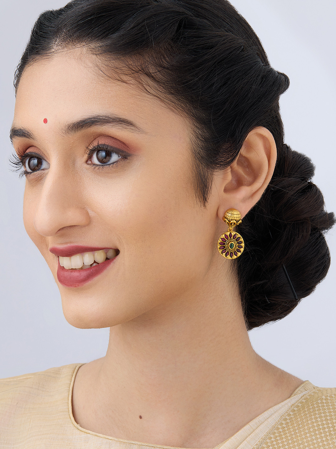 

Kushal's Fashion Jewellery Gold-Plated Contemporary Drop Earrings