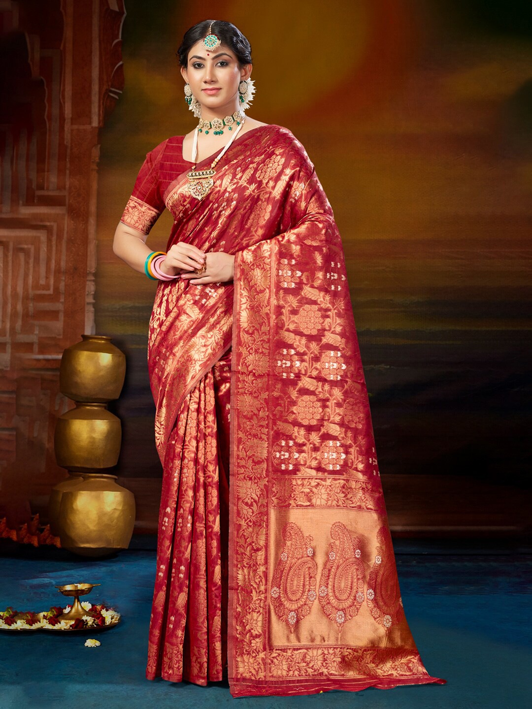 

Mitera Ethnic Motifs Woven Design Zari Saree, Maroon