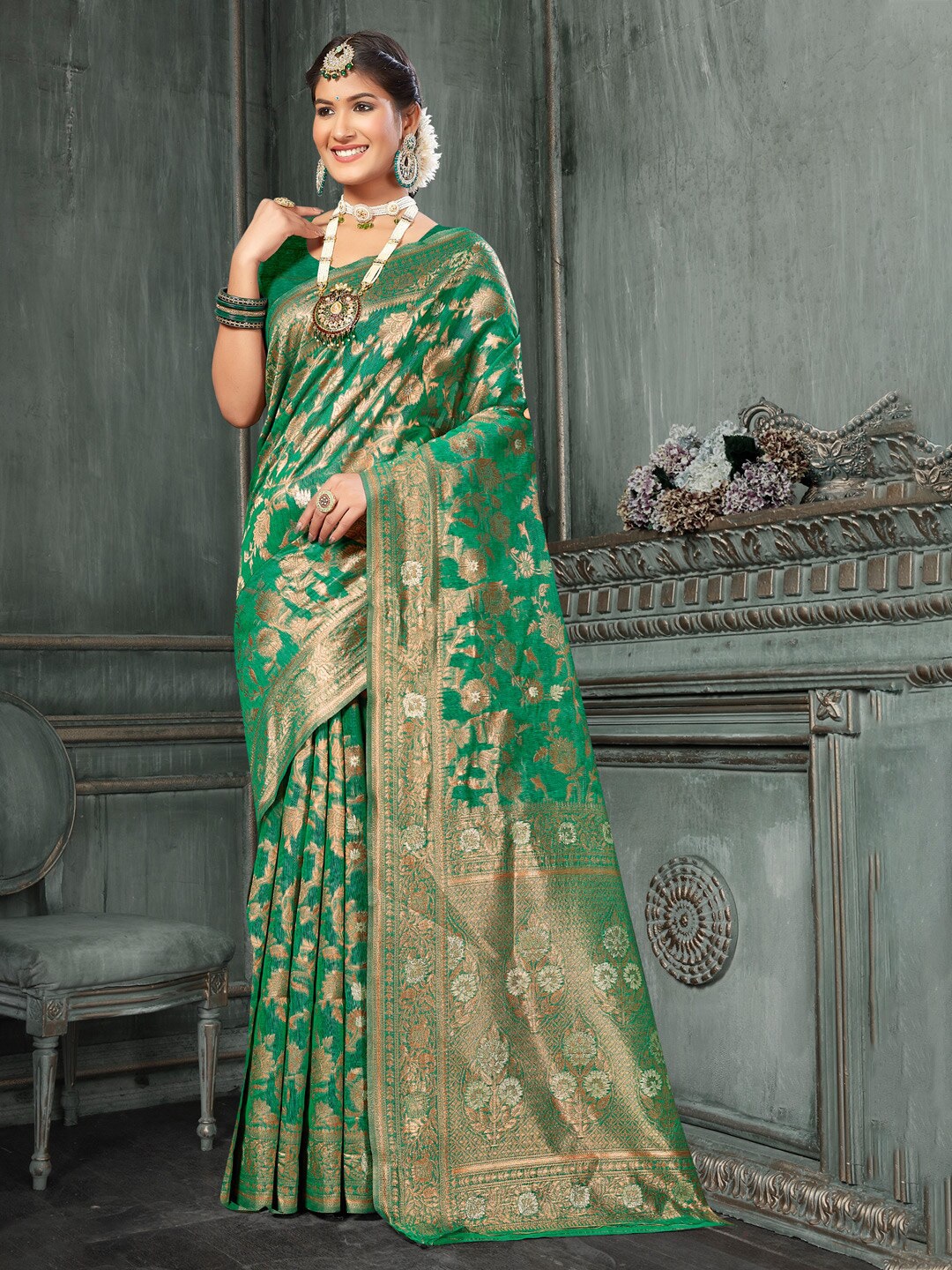

Mitera Ethnic Motifs Woven Design Zari Saree, Green