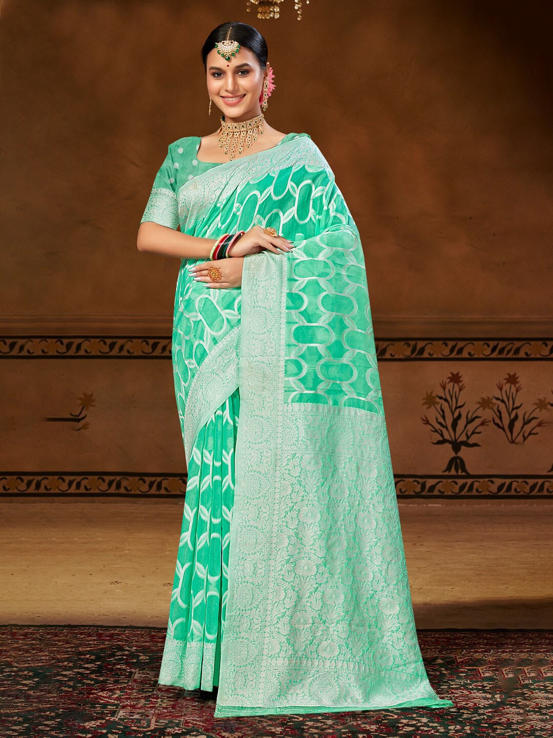 

Mitera Green & Gold-Toned Woven Design Zari Saree