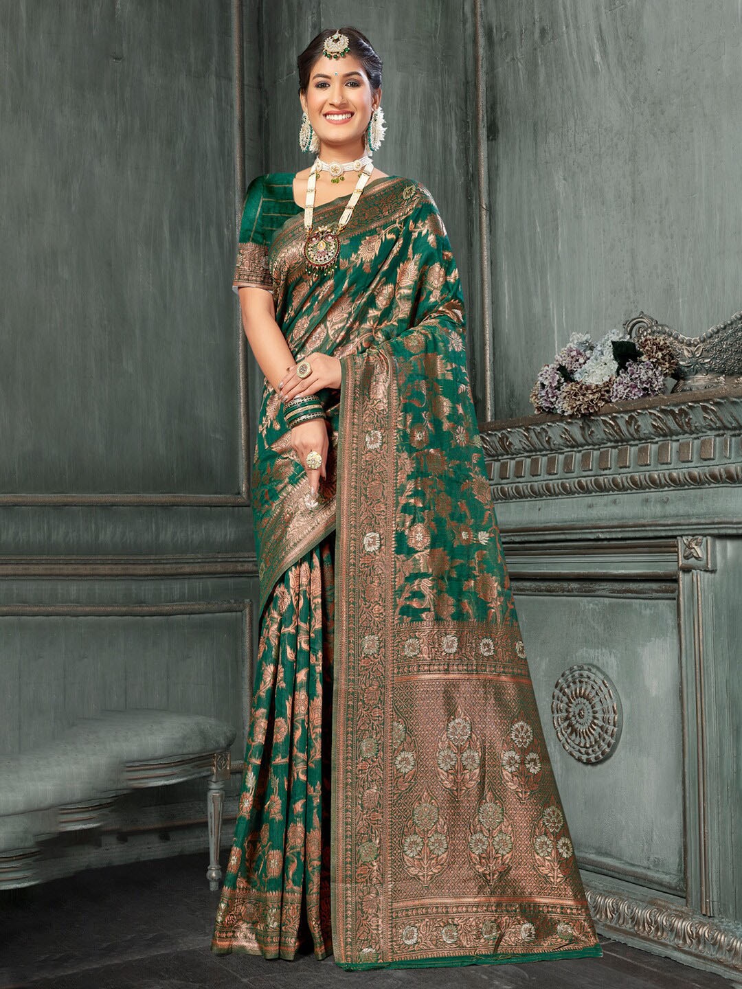 

Mitera Ethnic Motifs Woven Design Zari Saree, Green
