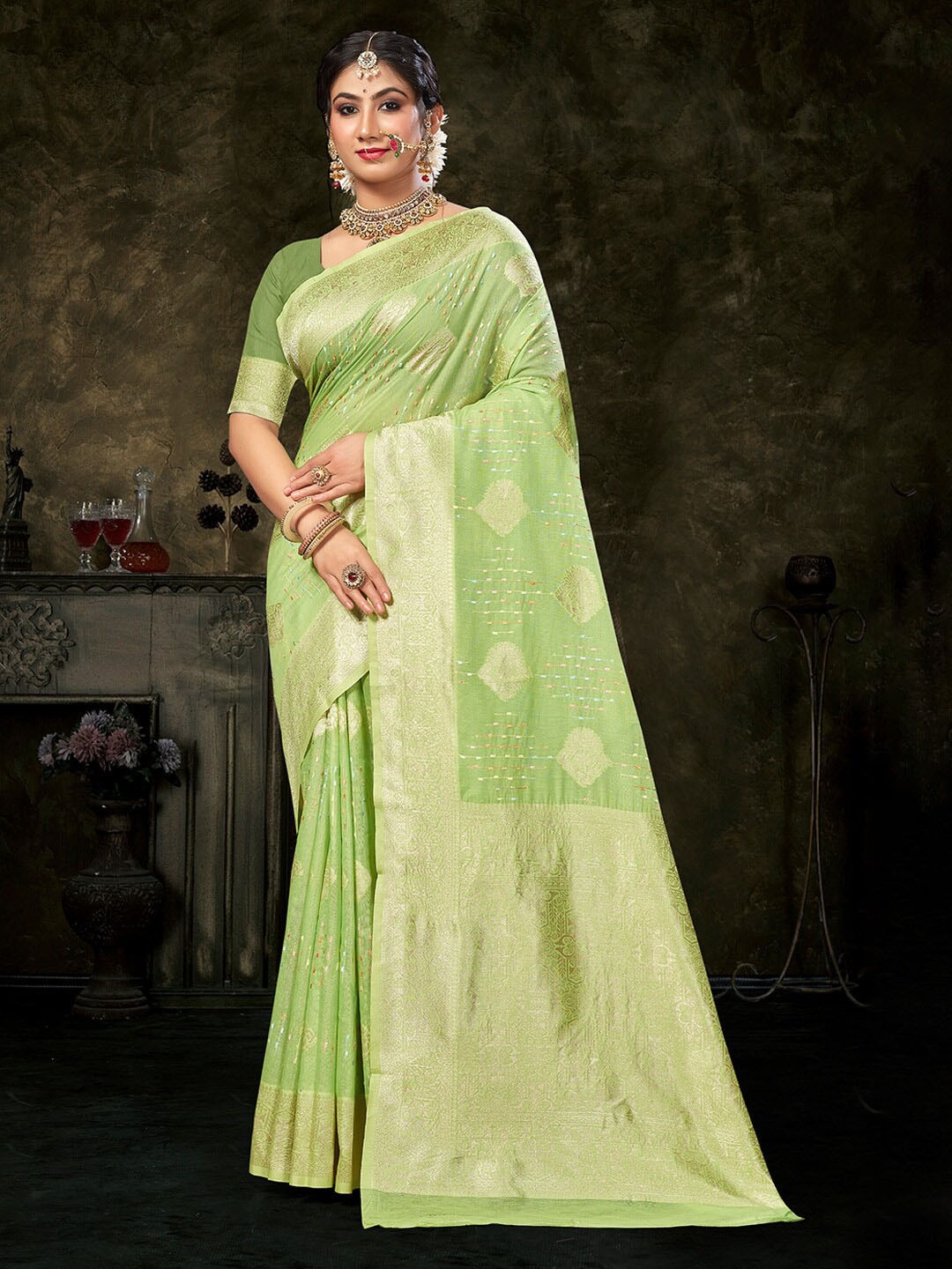 

Mitera Green & Gold-Toned Woven Design Zari Saree