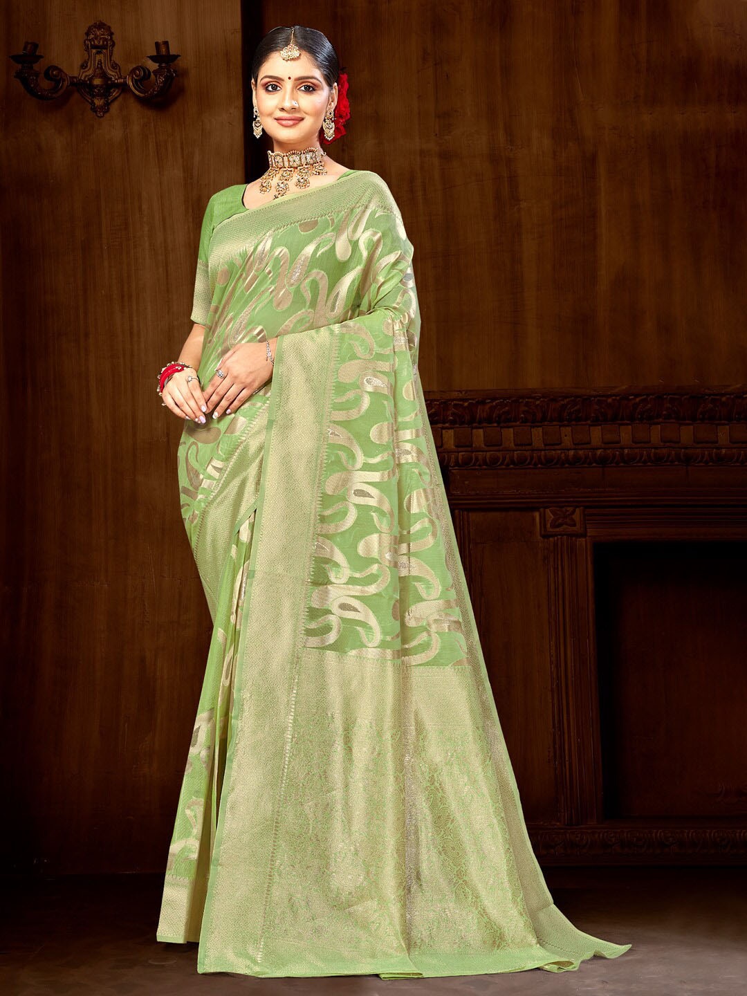 

Mitera Green & Gold-Toned Woven Design Zari Saree