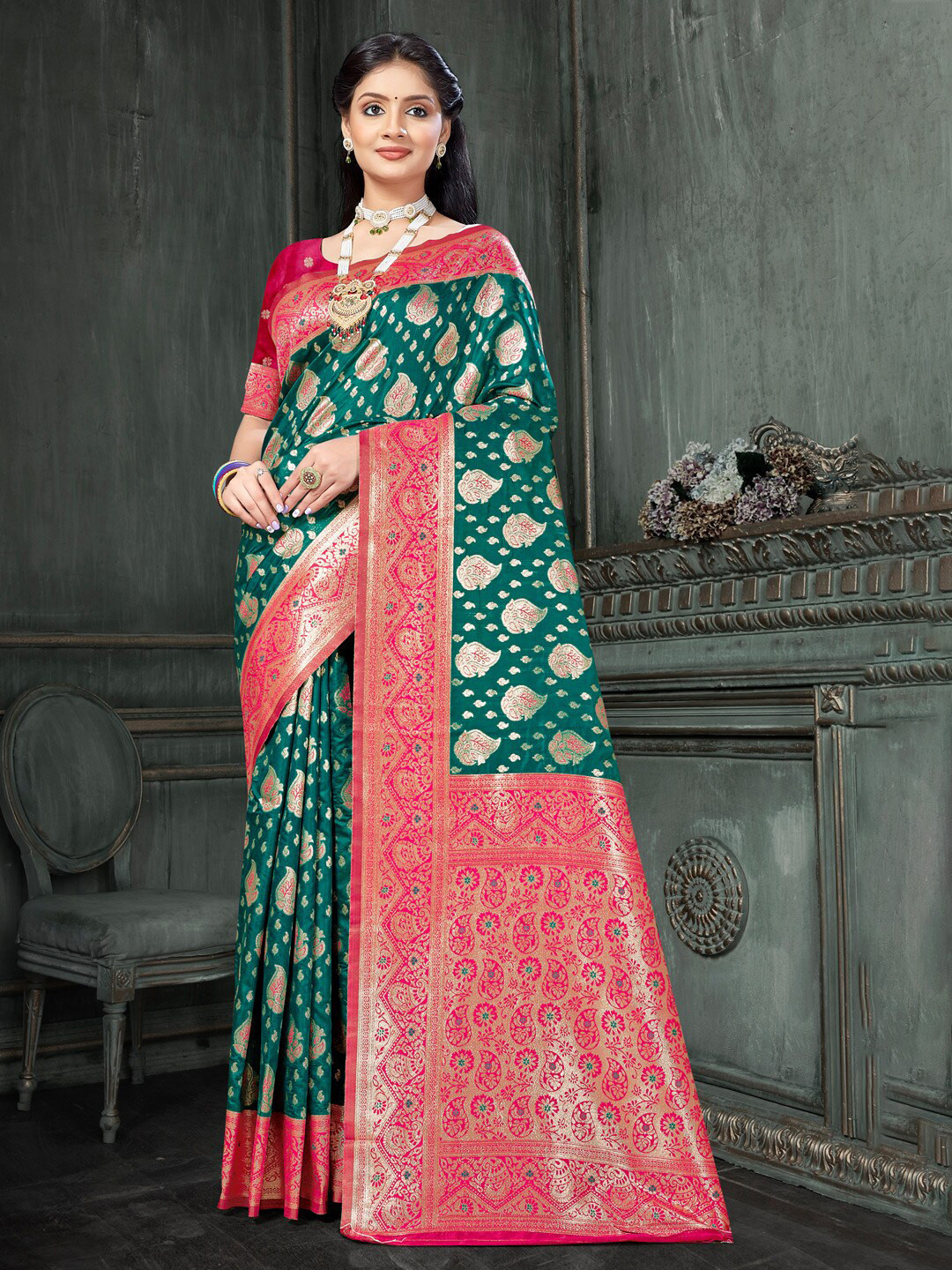 

Mitera Sea Green & Red Ethnic Motifs Woven Design Zari Saree