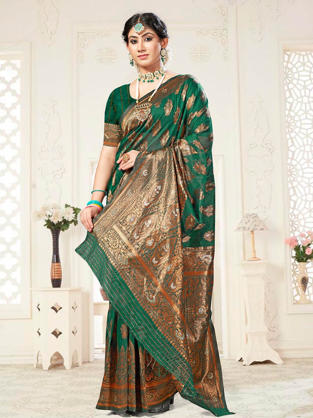 

Mitera Ethnic Motifs Woven Design Zari Saree, Green