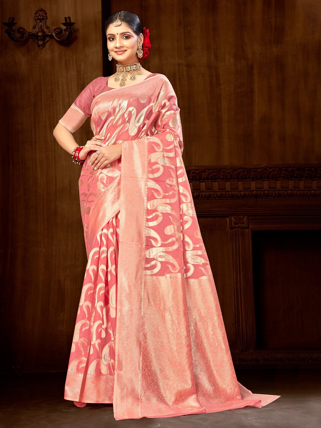

Mitera Pink & Gold-Toned Paisley Woven Design Zari Saree
