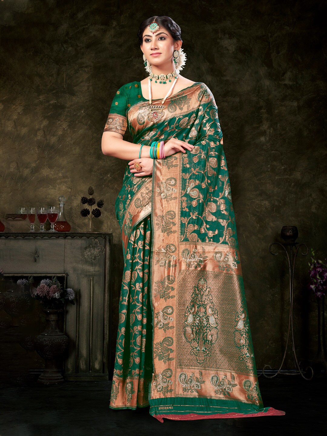 

Mitera Ethnic Motifs Woven Design Zari Saree, Green