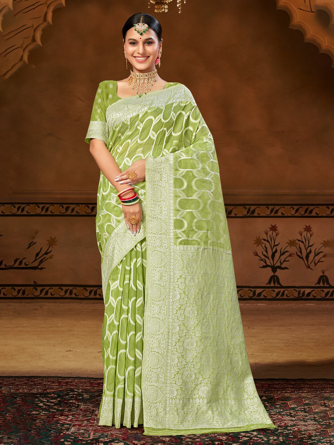 

Mitera Green & Gold-Toned Geometric Woven Design Zari Saree