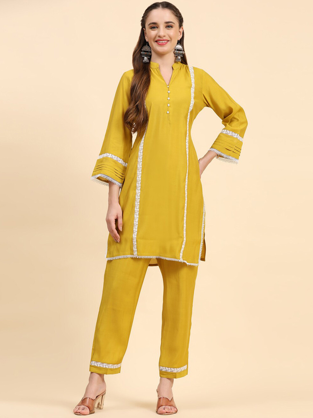 

Growish Mandarin Collar Gotta Patti Panelled Kurta with Trousers, Yellow