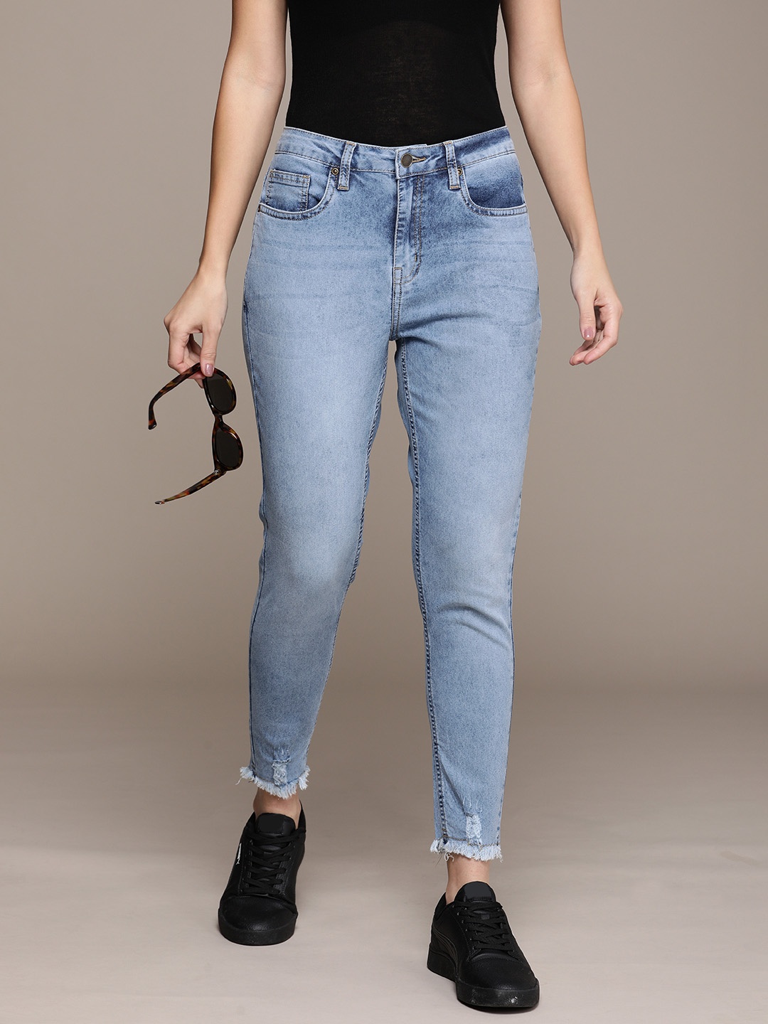

Roadster Women Slim Fit Low Distress Light Fade Stretchable Jeans, Blue